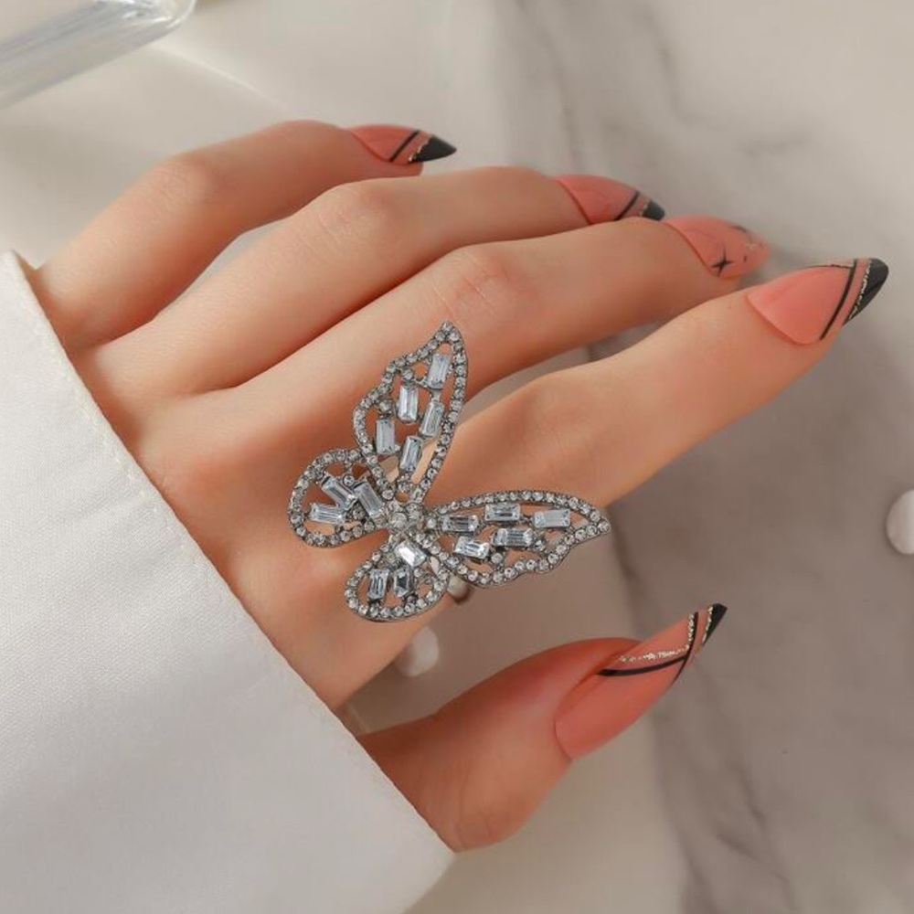 Fashionable & Elegant Hollow Out Butterfly Ring